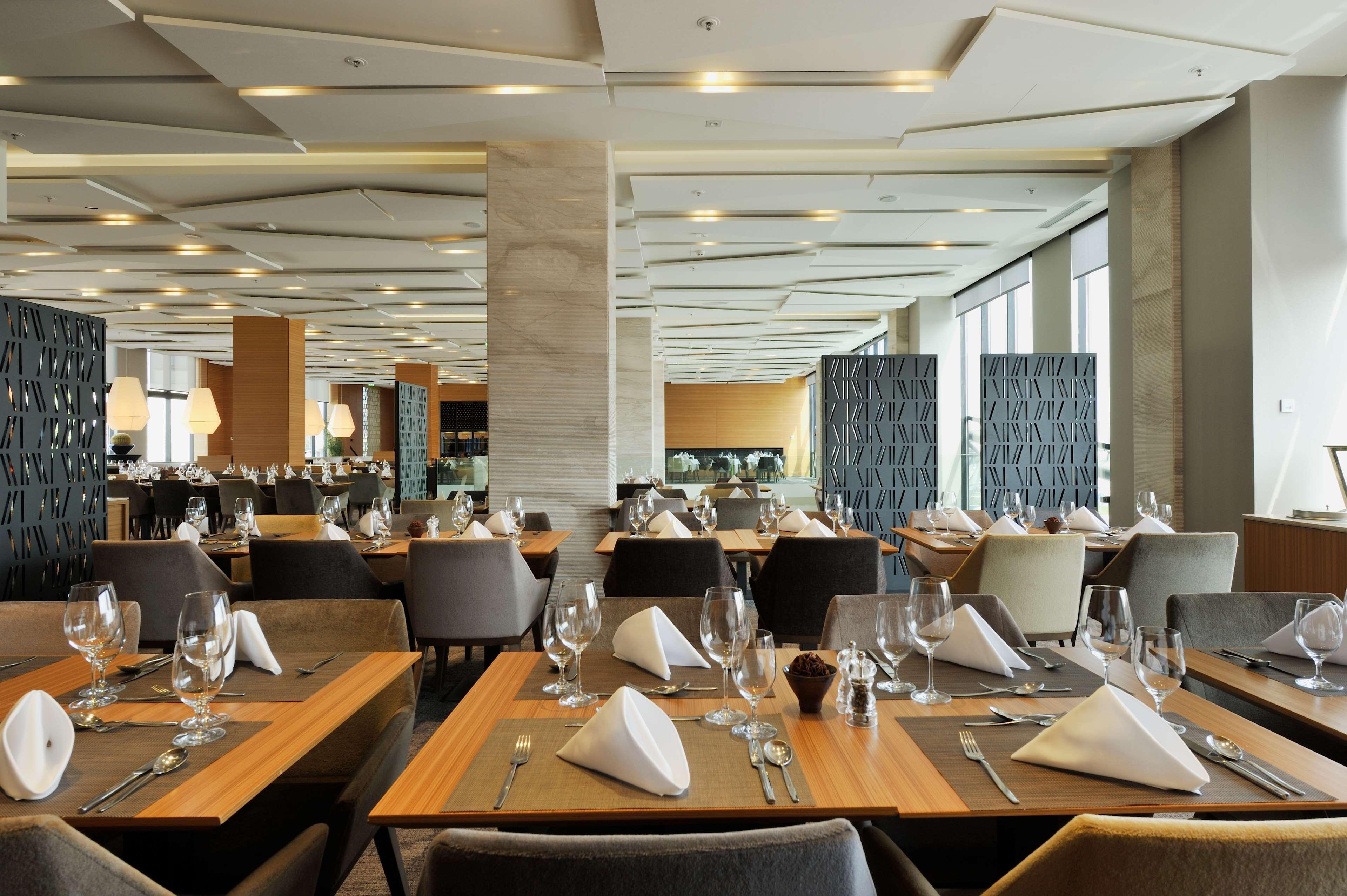 Radisson Blu Plaza Hotel Lubiana Esterno foto