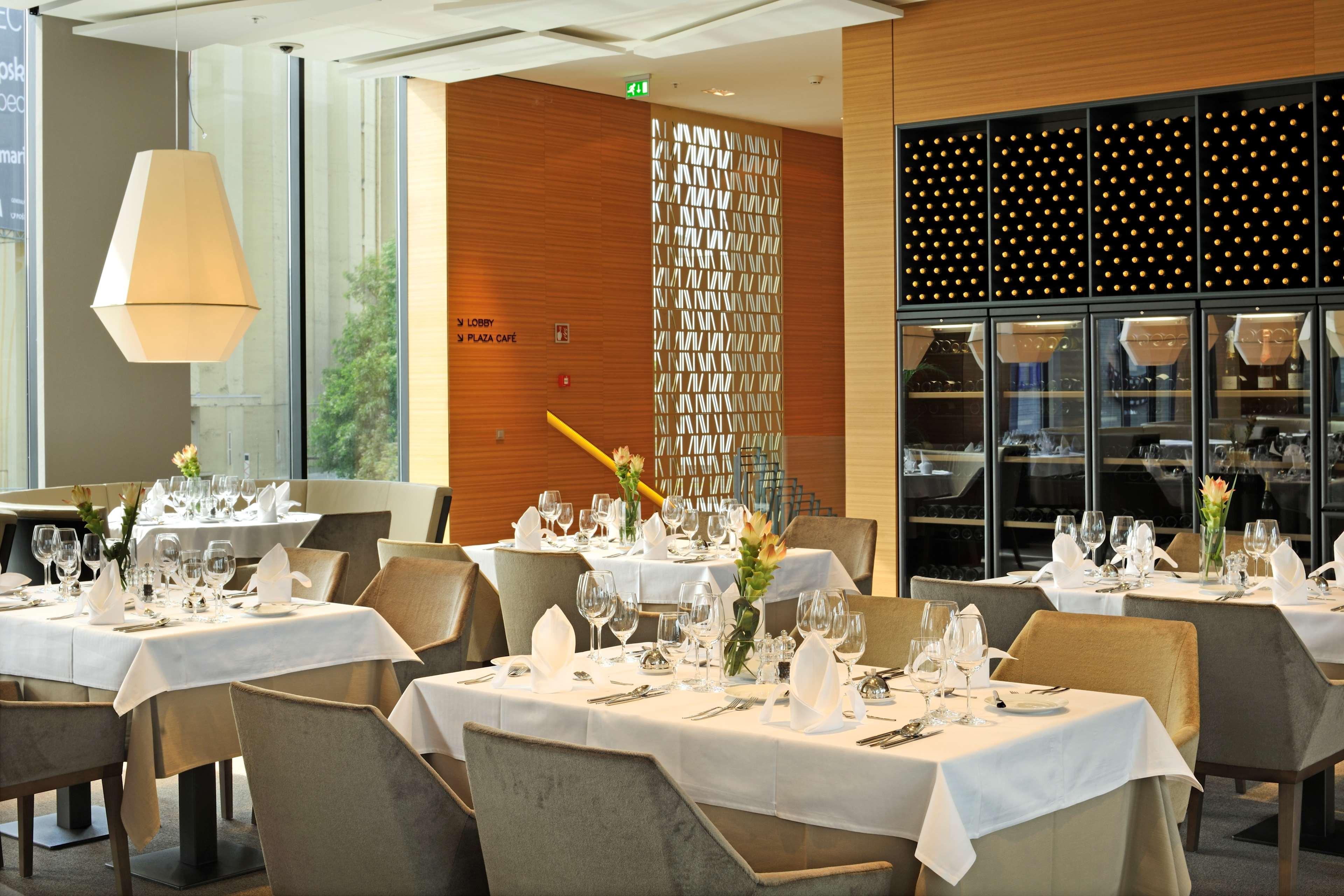 Radisson Blu Plaza Hotel Lubiana Esterno foto