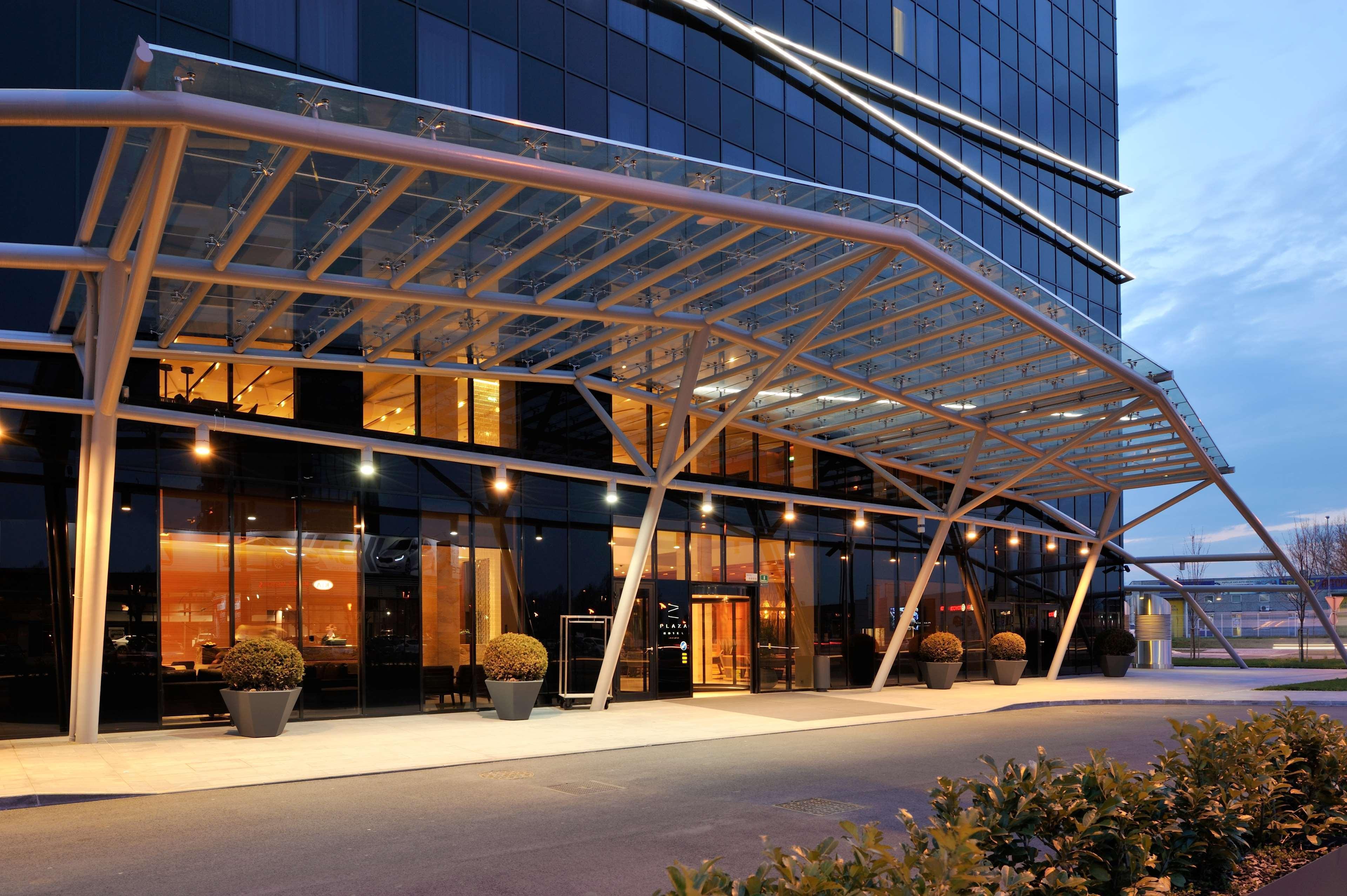 Radisson Blu Plaza Hotel Lubiana Esterno foto
