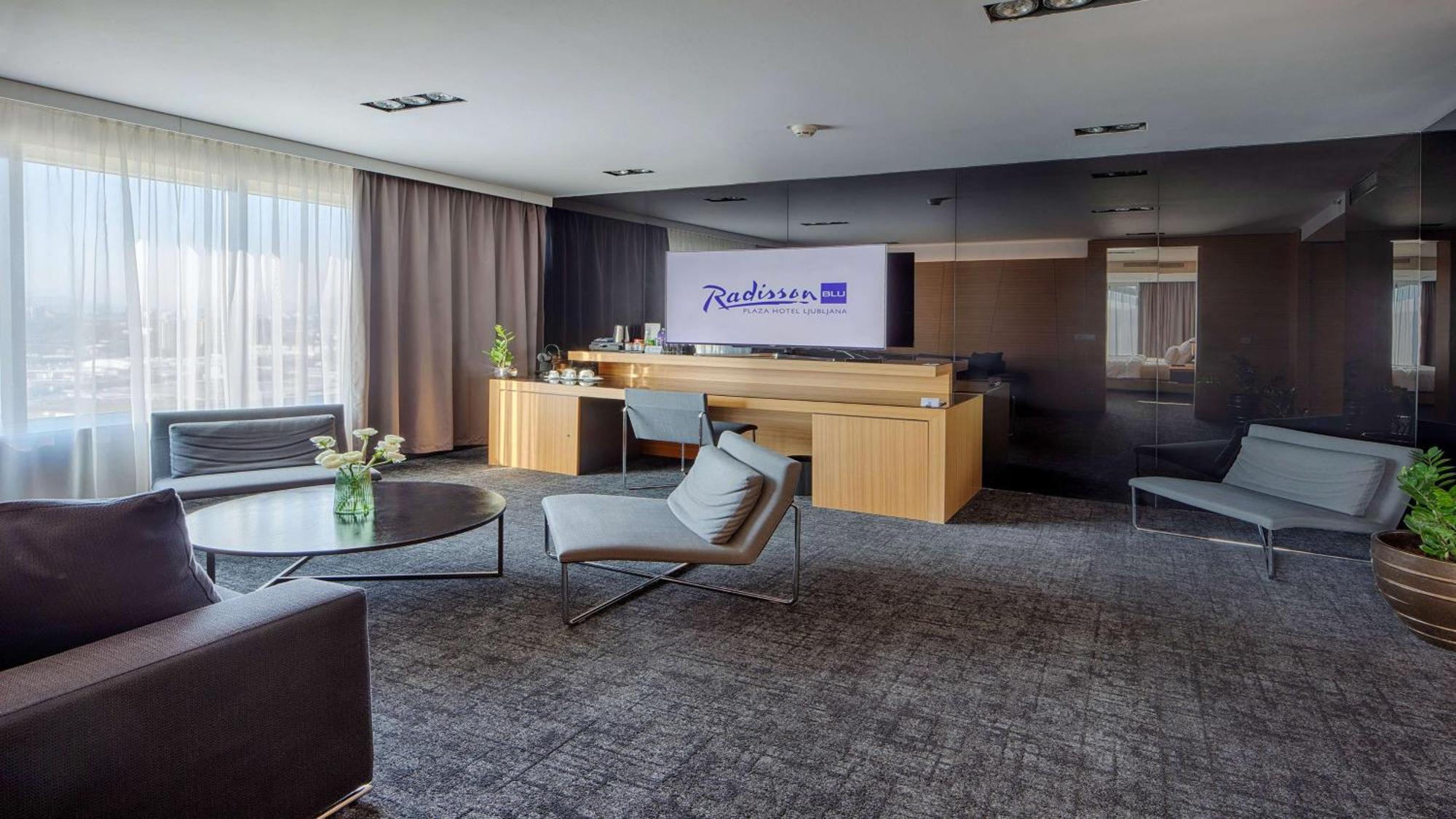 Radisson Blu Plaza Hotel Lubiana Esterno foto