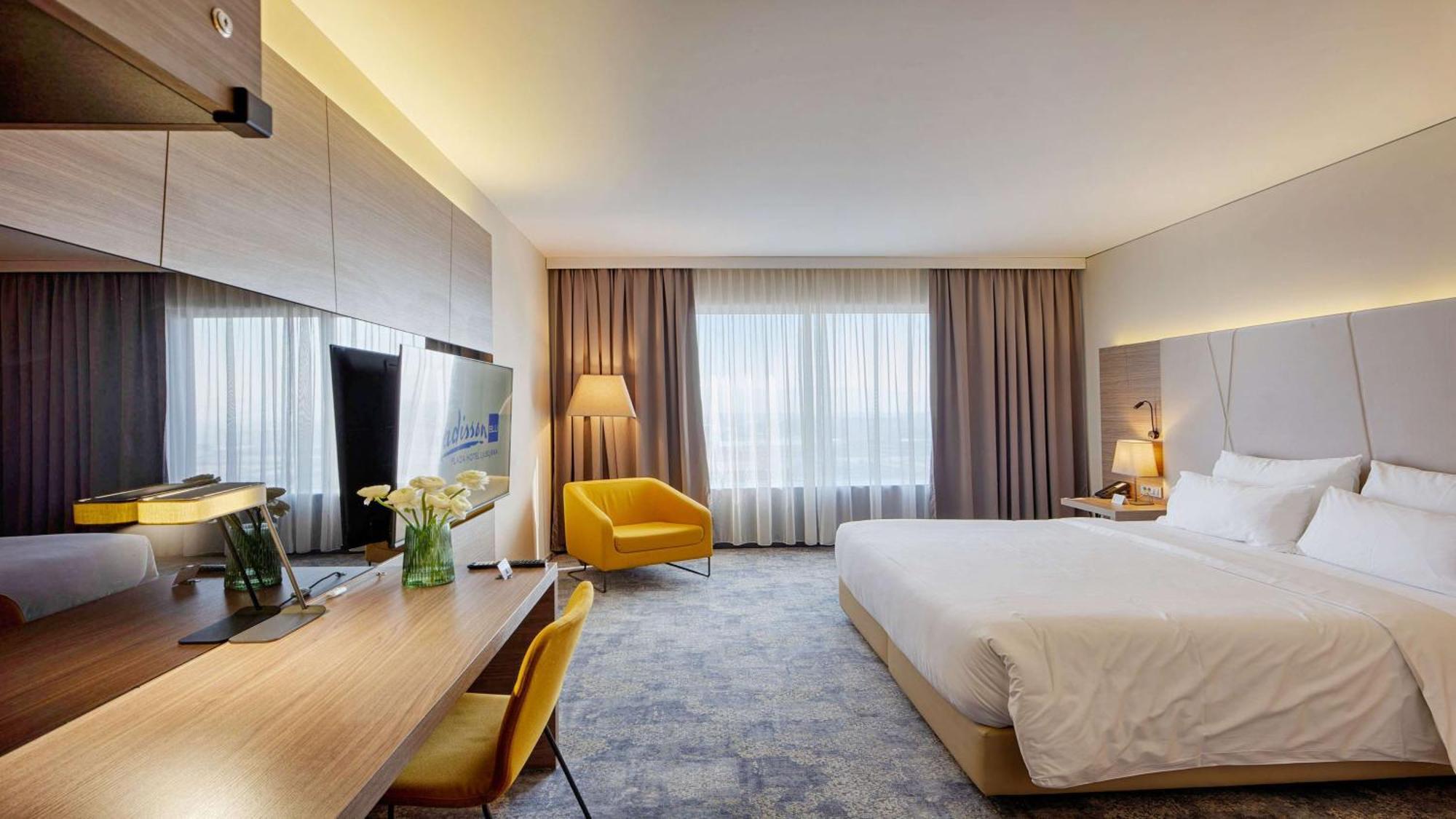 Radisson Blu Plaza Hotel Lubiana Esterno foto