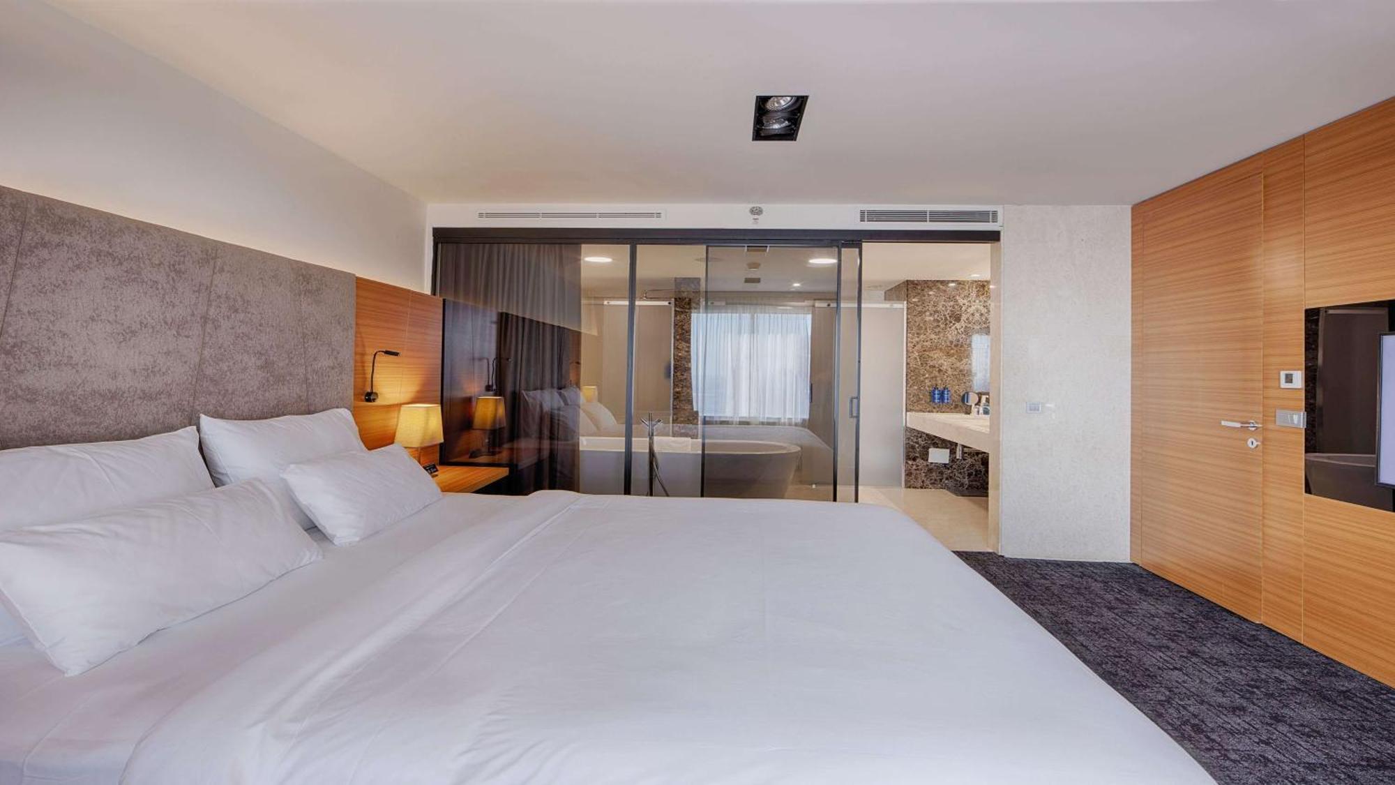 Radisson Blu Plaza Hotel Lubiana Esterno foto